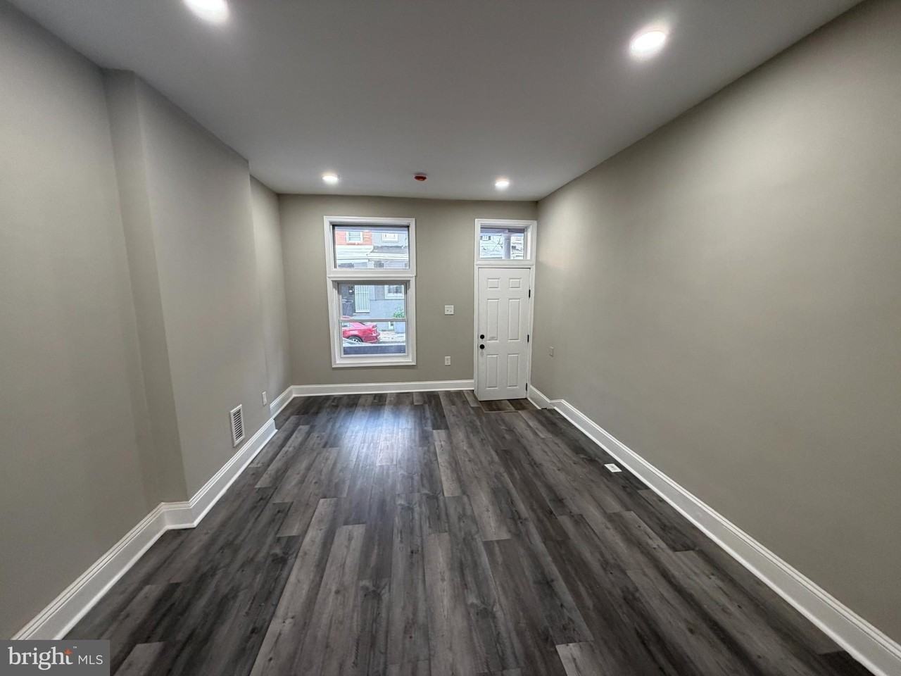 718 N Curley St - Photo 2 of 15