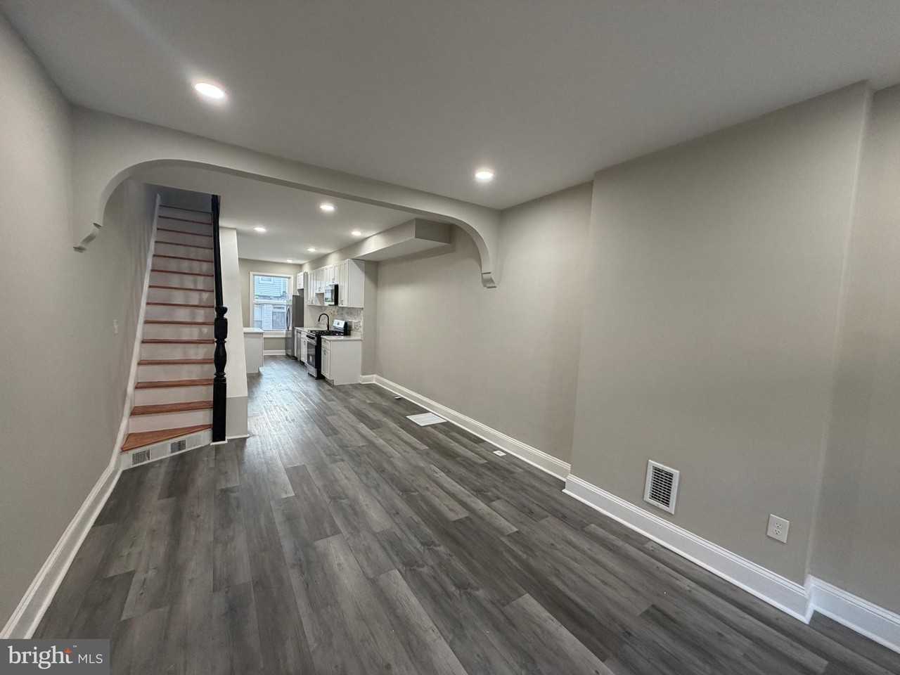 718 N Curley St - Photo 3 of 15