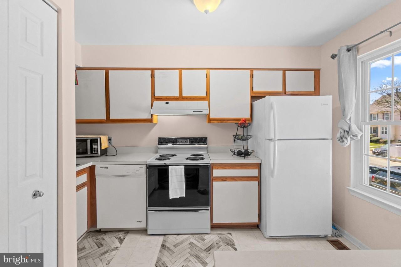 2125 Cedar Barn Way - Photo 3 of 28
