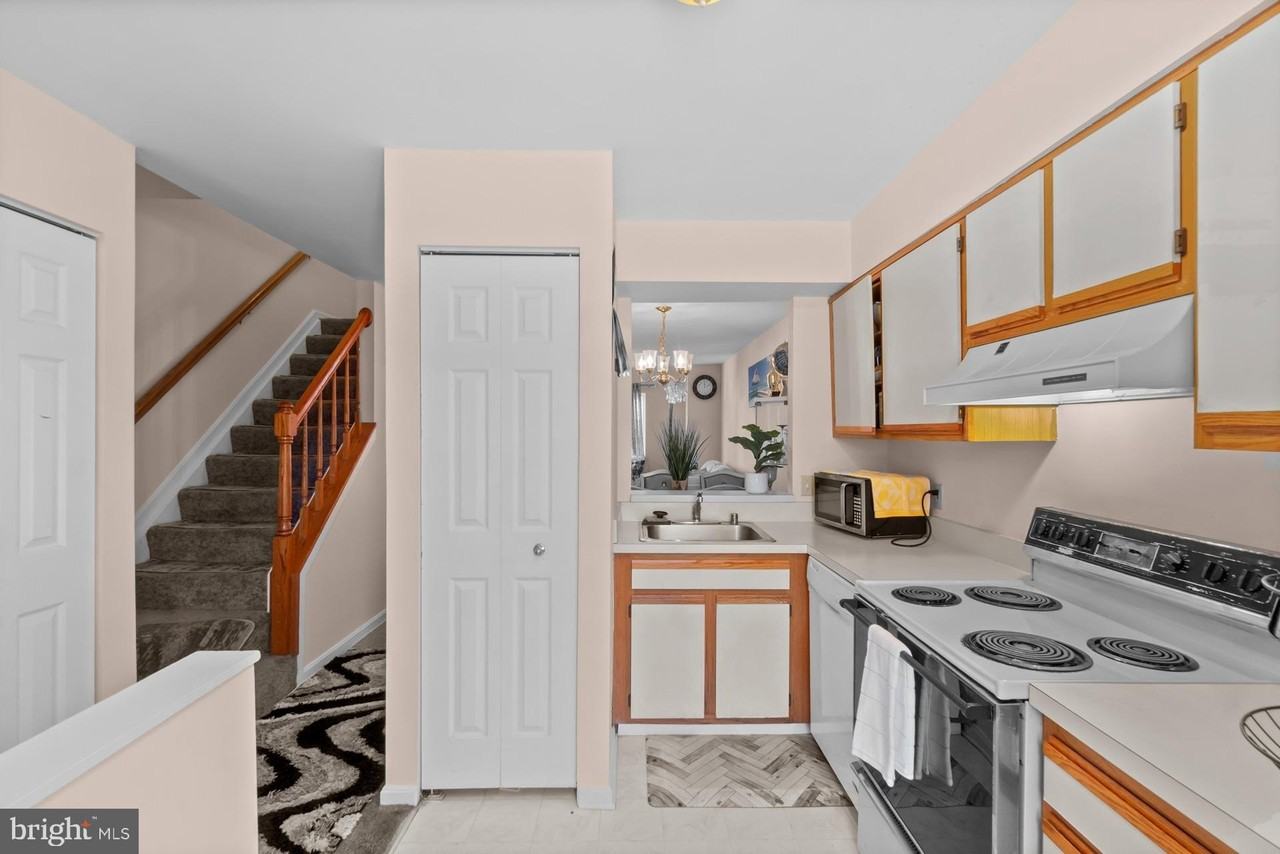 2125 Cedar Barn Way - Photo 4 of 28