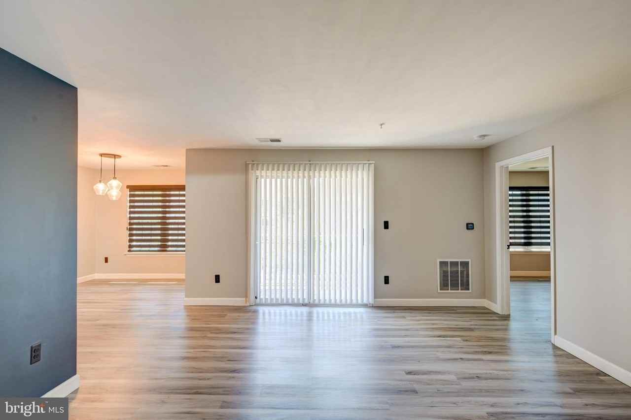 8905 Stone Creek Pl #102 - Photo 4 of 30
