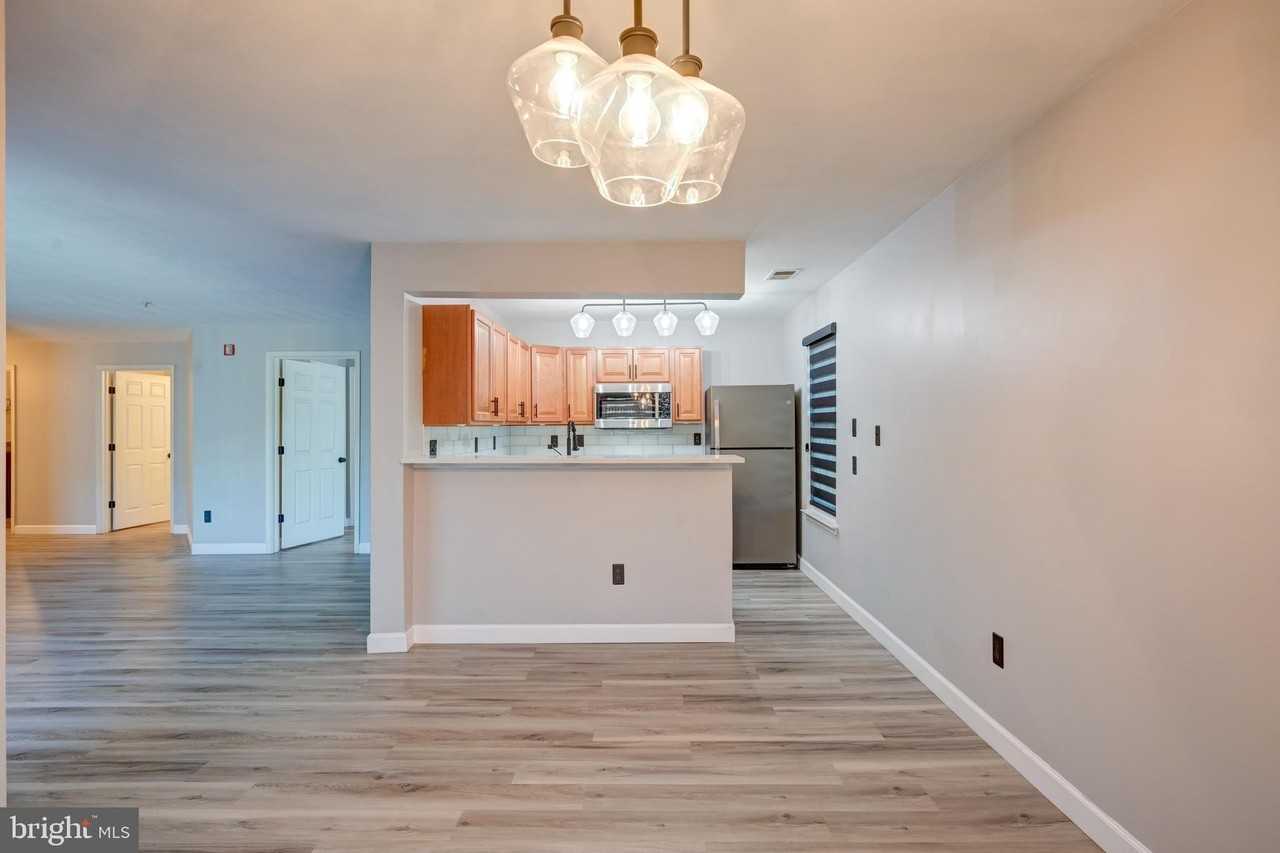 8905 Stone Creek Pl #102 - Photo 7 of 30