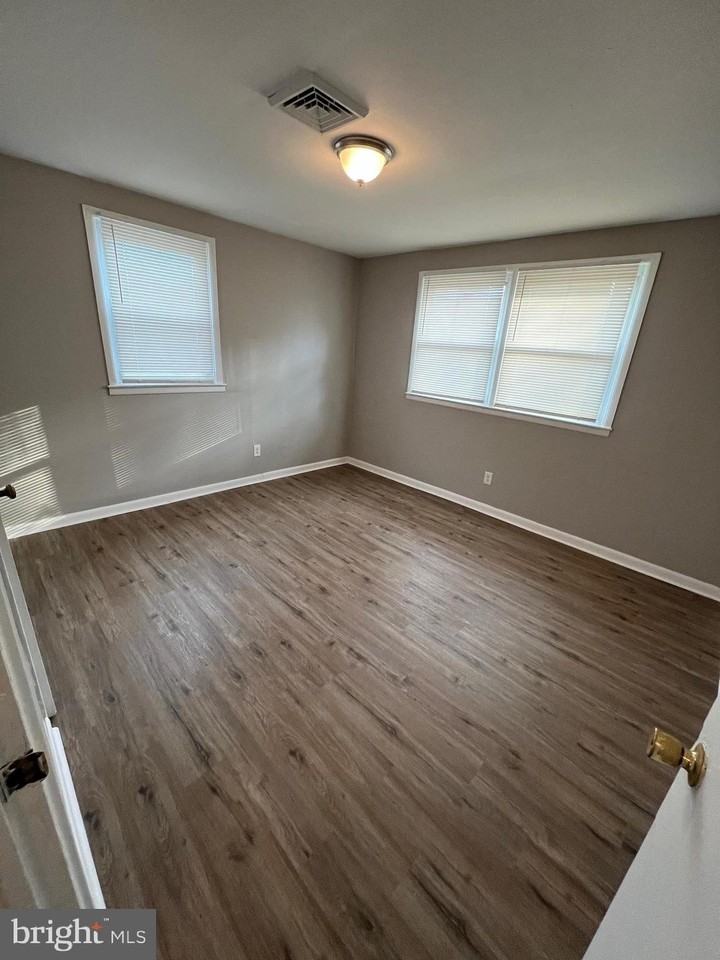 118 Lemmon Ave - Photo 2 of 4
