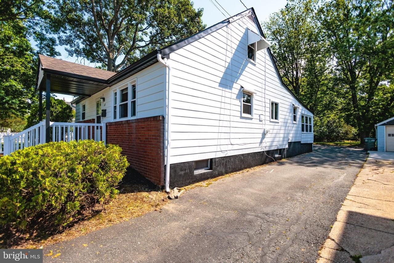 107 Laurel Ave - Photo 3 of 27
