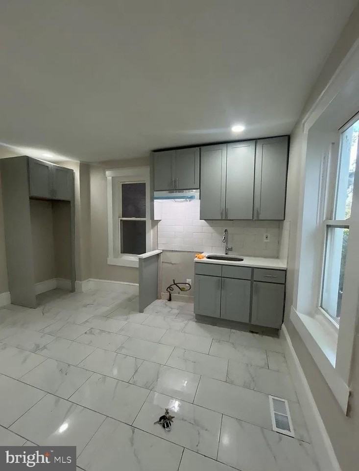 60 Mechanics Ave - Photo 3 of 7