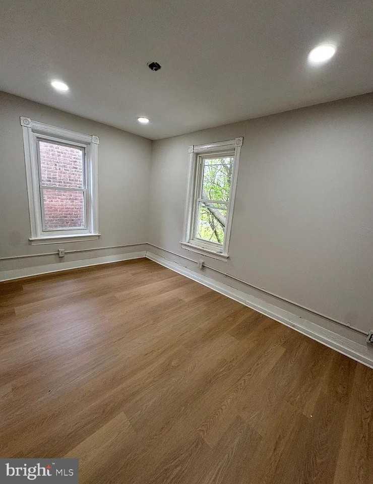 60 Mechanics Ave - Photo 6 of 7