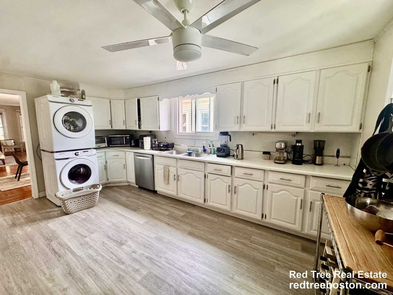 36 Simpson Ave #2 - Photo 3 of 20