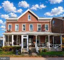 featured image of 944 Lamberton St
