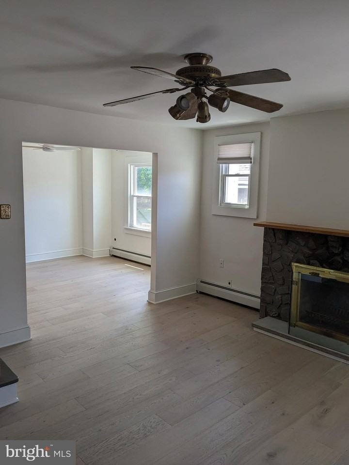 641 Loraine St - Photo 5 of 17