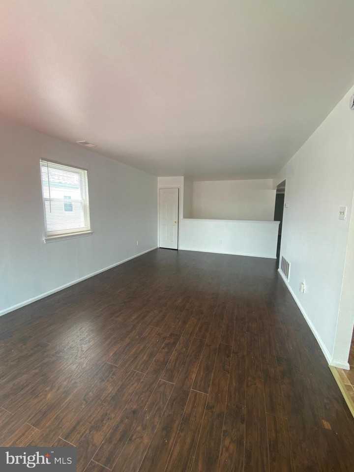 303 Corinthian Ave - Photo 3 of 15