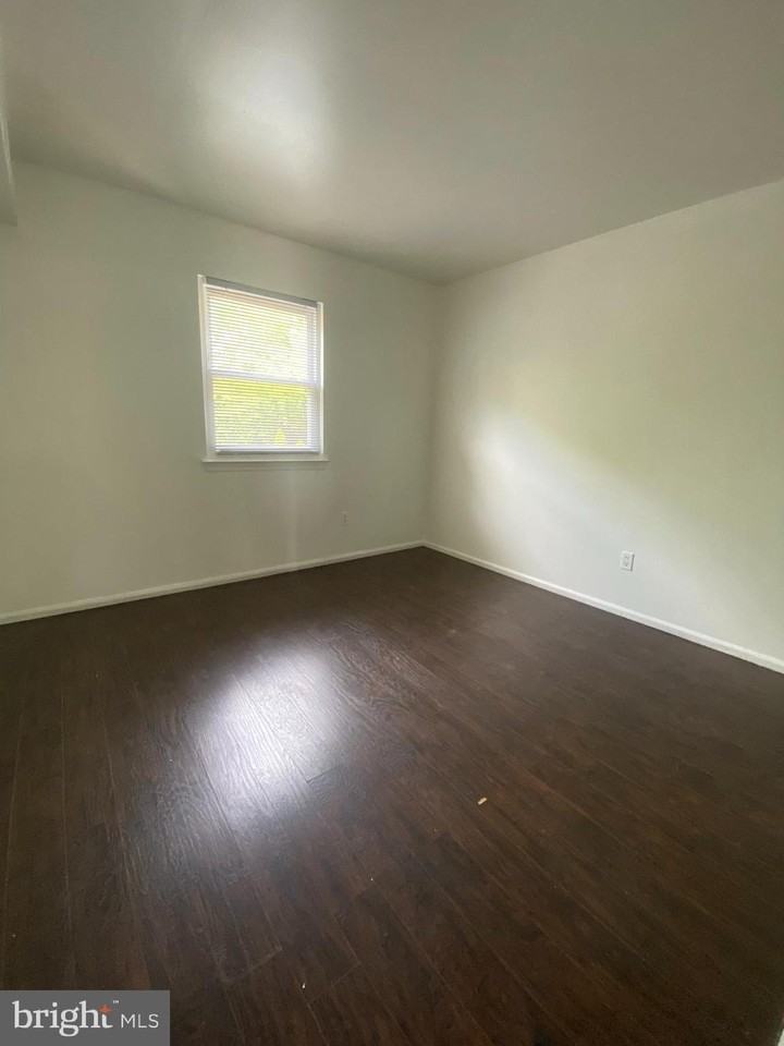303 Corinthian Ave - Photo 7 of 15
