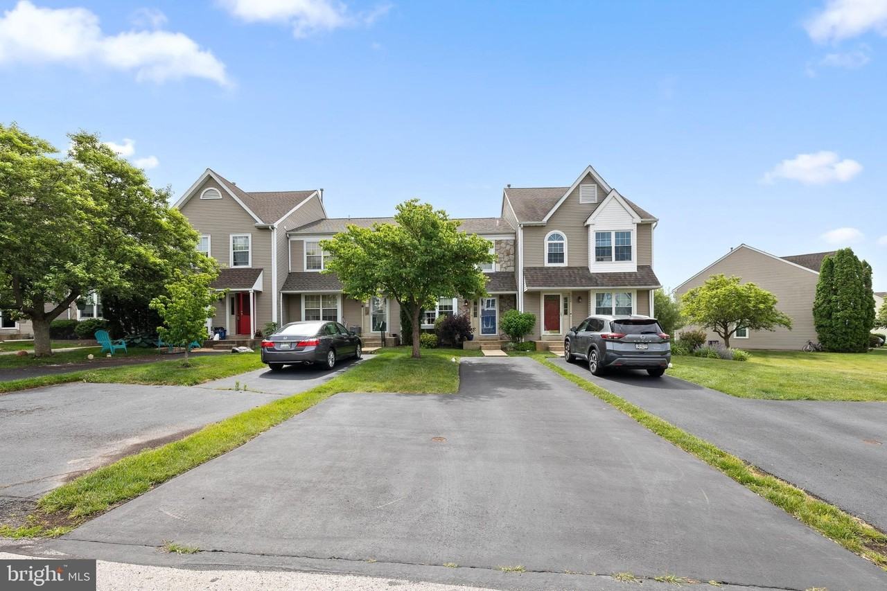 328 Countryside Ct - Photo 3 of 28