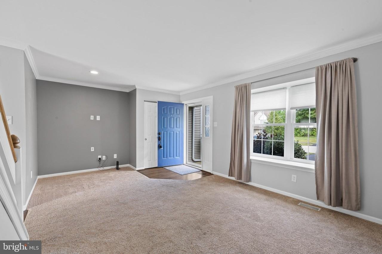 328 Countryside Ct - Photo 5 of 28
