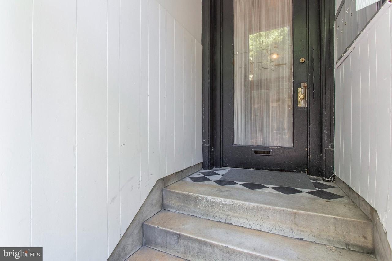 1817 Pine St #2R - Photo 3 of 19