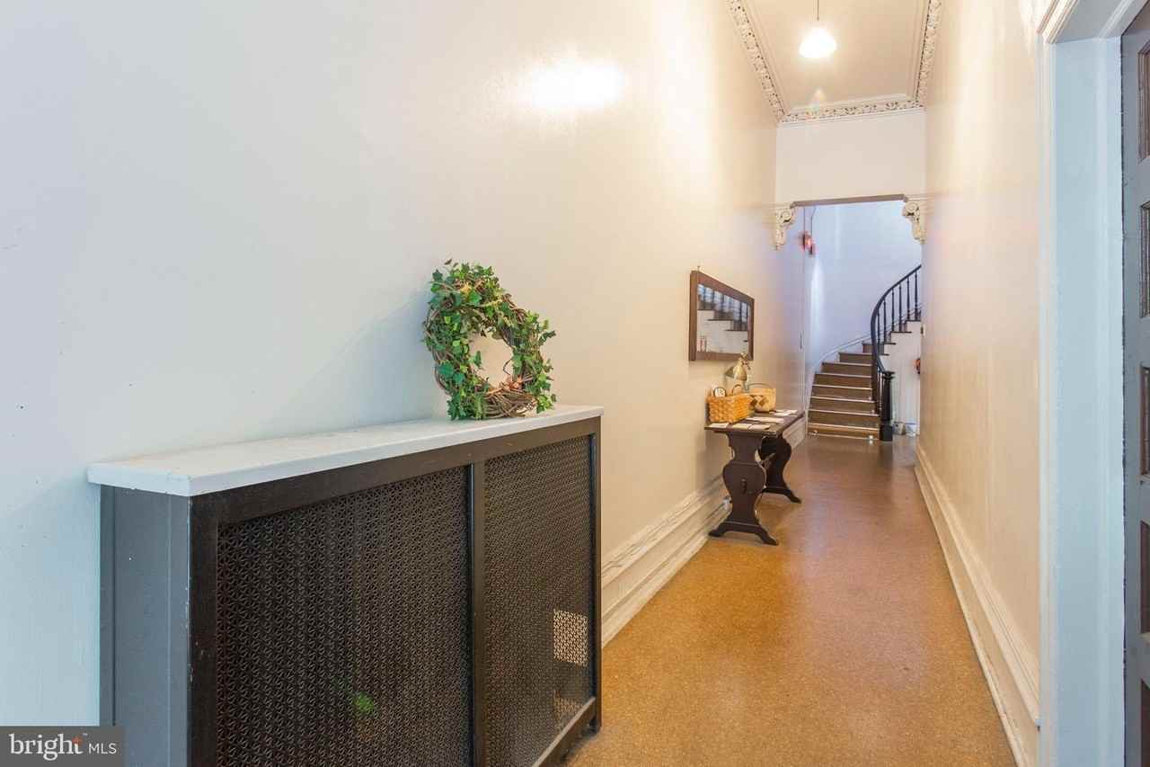 1817 Pine St #2R - Photo 4 of 19