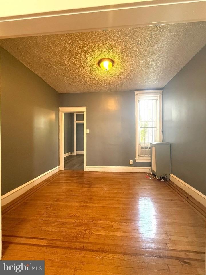 4010 N Franklin St - Photo 3 of 15