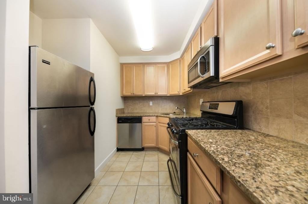1634 Lombard St #3 - Photo 3 of 25