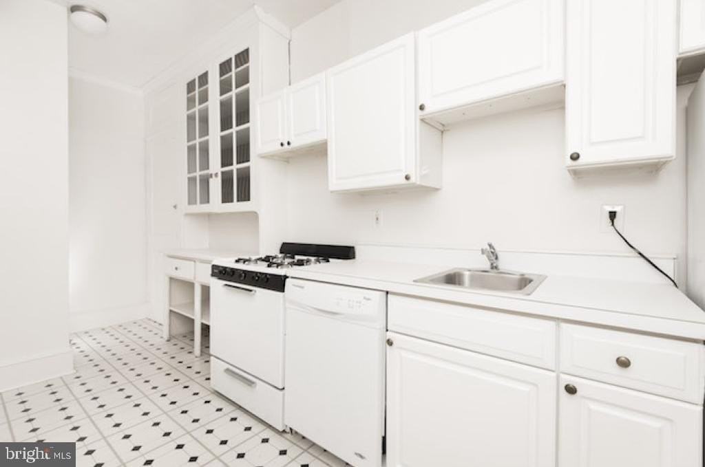 235 S 15th St #1002 - Photo 4 of 17