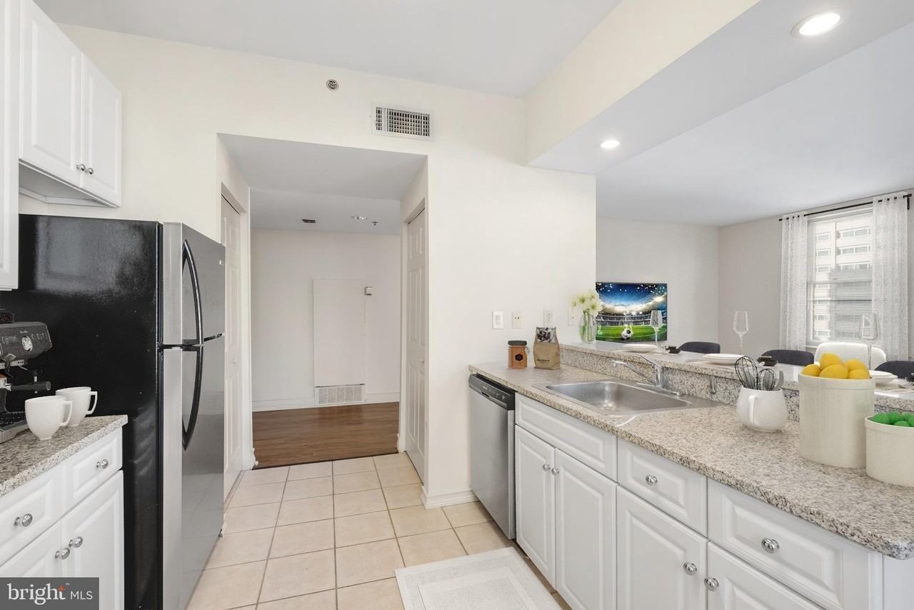 204 S 17th St - Photo 2 of 15