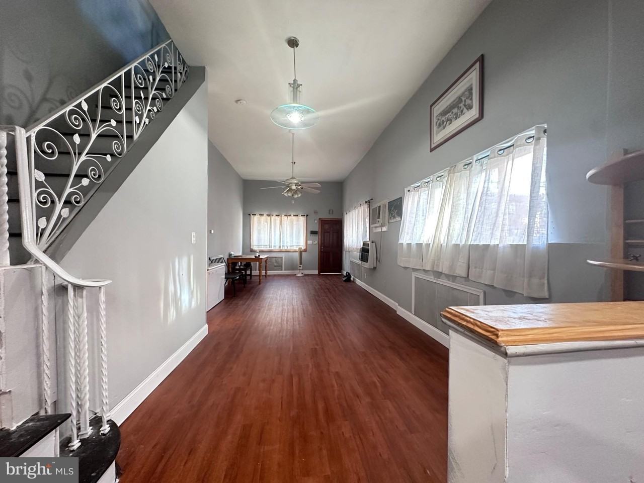 526 W Porter St - Photo 2 of 23