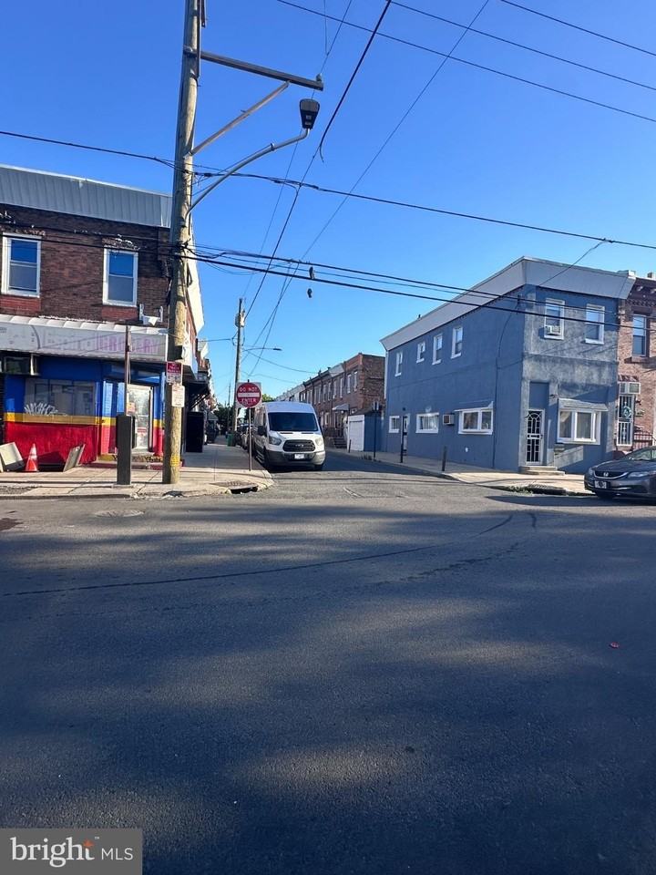 526 W Porter St - Photo 4 of 23