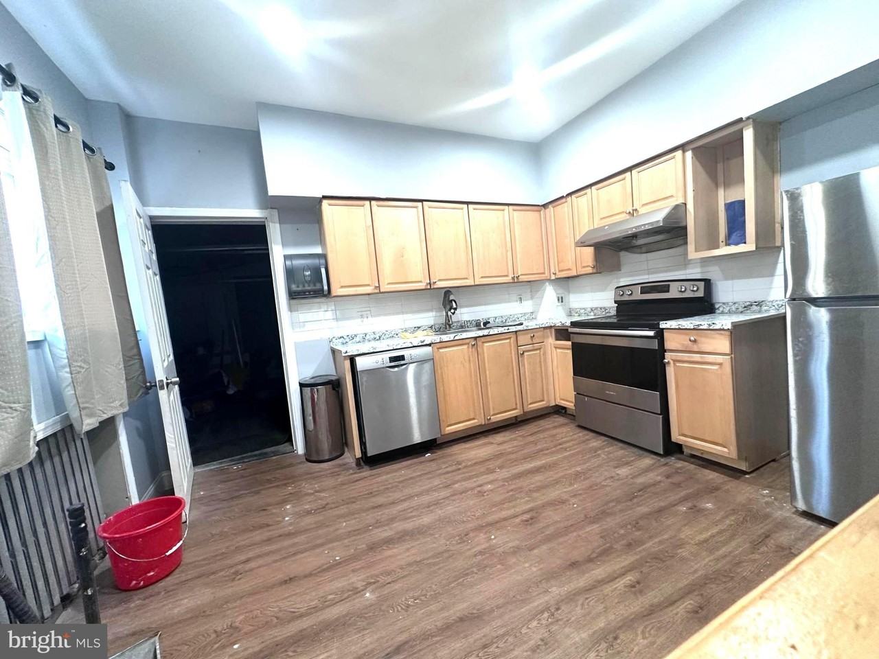 526 W Porter St