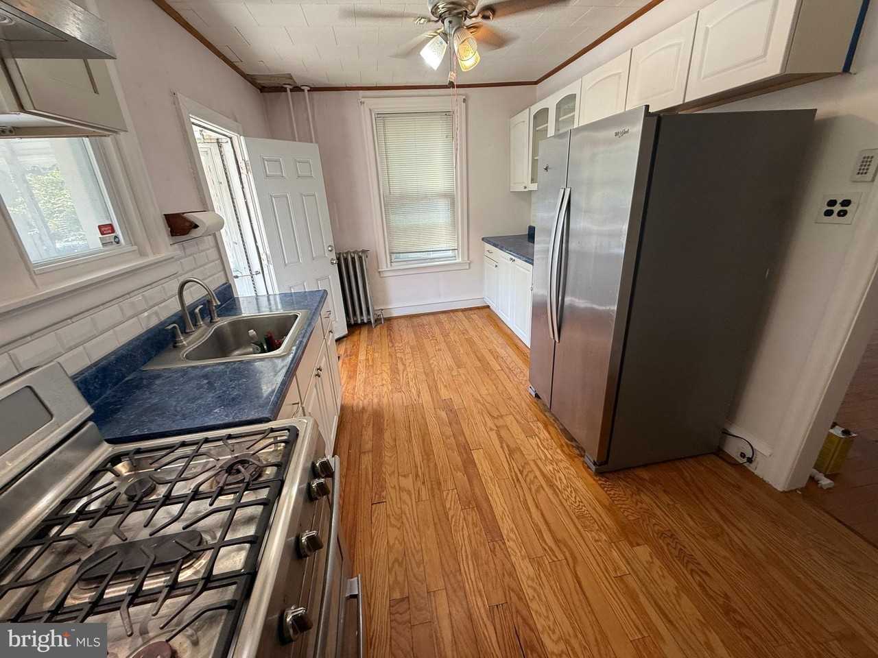 300 Devereaux Ave - Photo 6 of 23