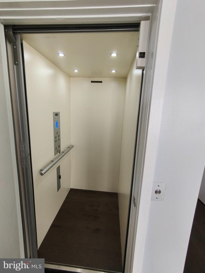 3115 Parkview Walk - Photo 4 of 50