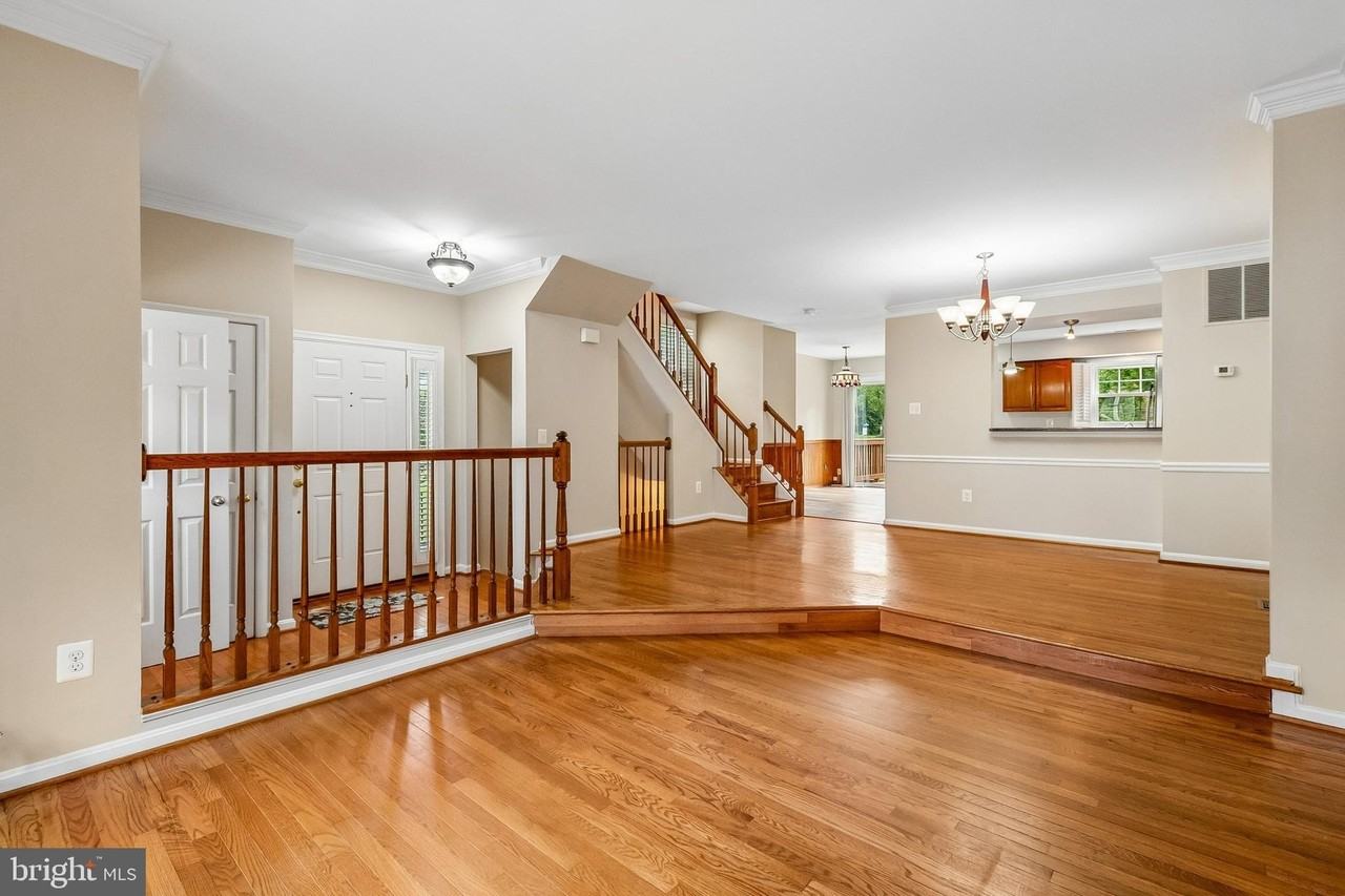 8845 Eagle Rock Ln - Photo 3 of 33