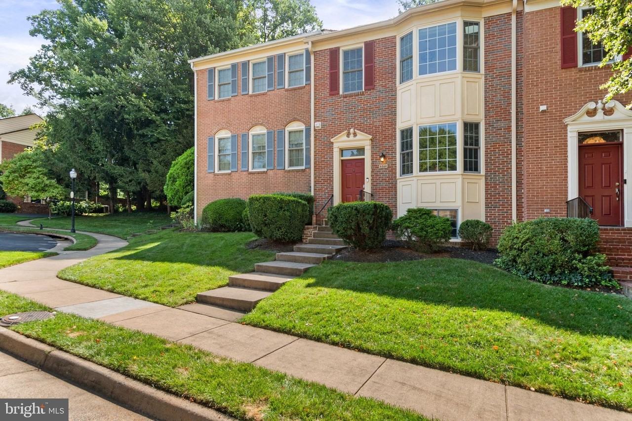 6860 Williamsburg Pond Ct - Photo 2 of 45