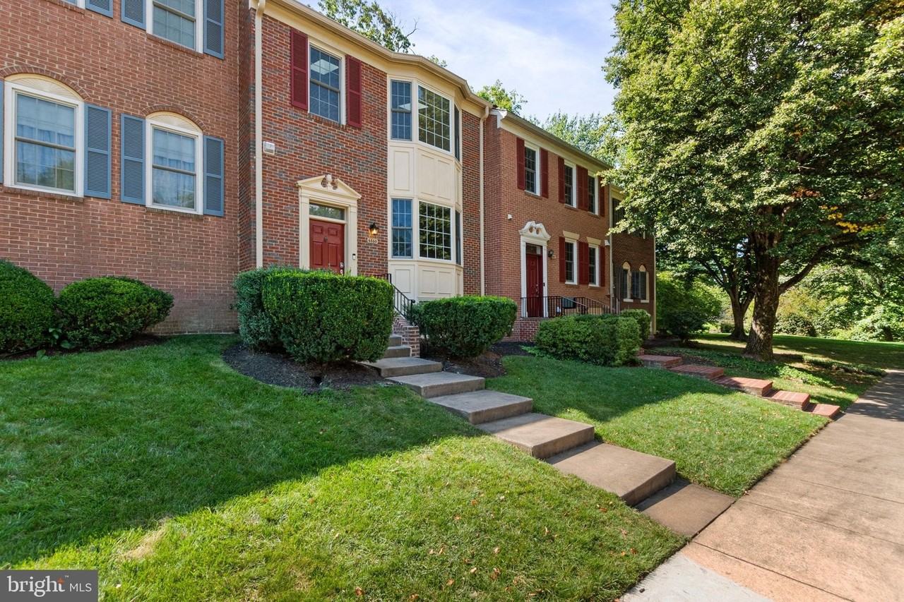 6860 Williamsburg Pond Ct - Photo 3 of 45