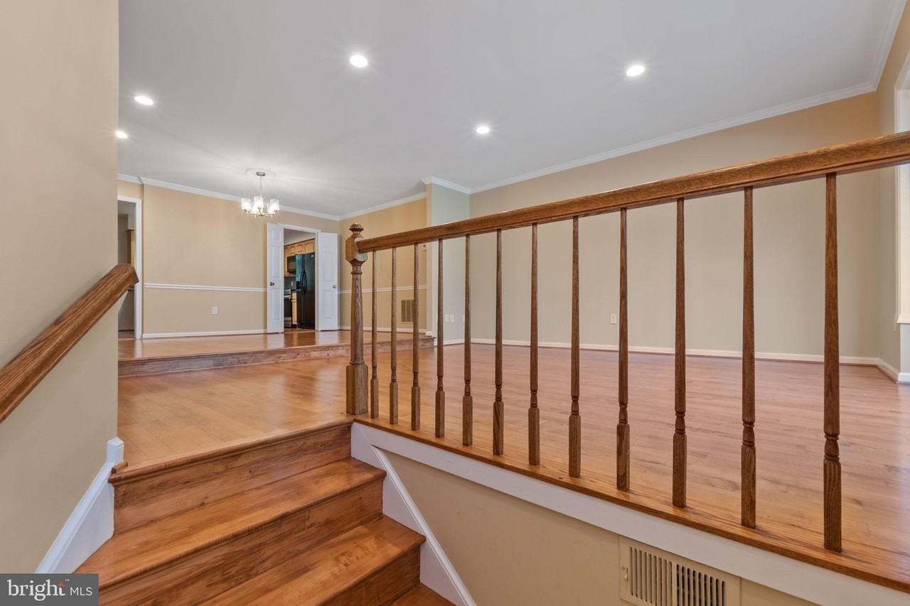 6860 Williamsburg Pond Ct - Photo 4 of 45