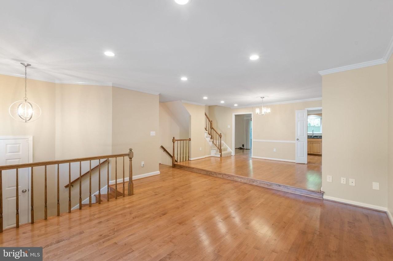 6860 Williamsburg Pond Ct - Photo 6 of 45
