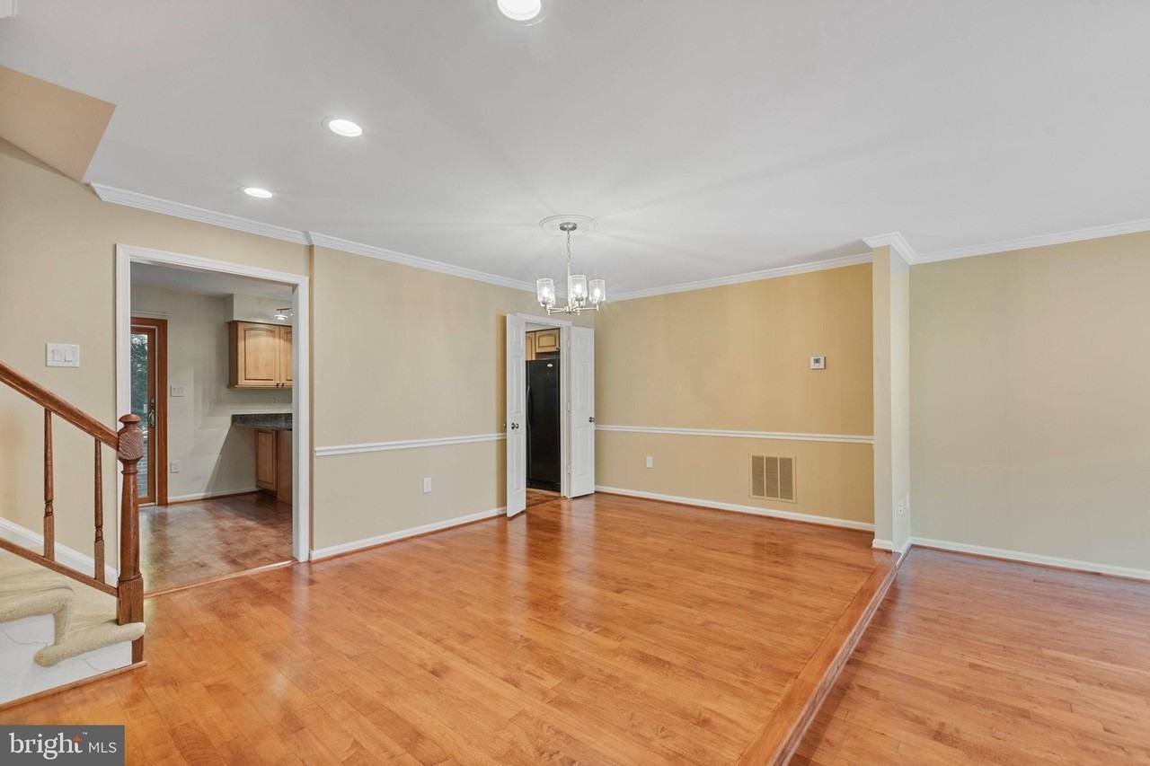 6860 Williamsburg Pond Ct - Photo 7 of 45