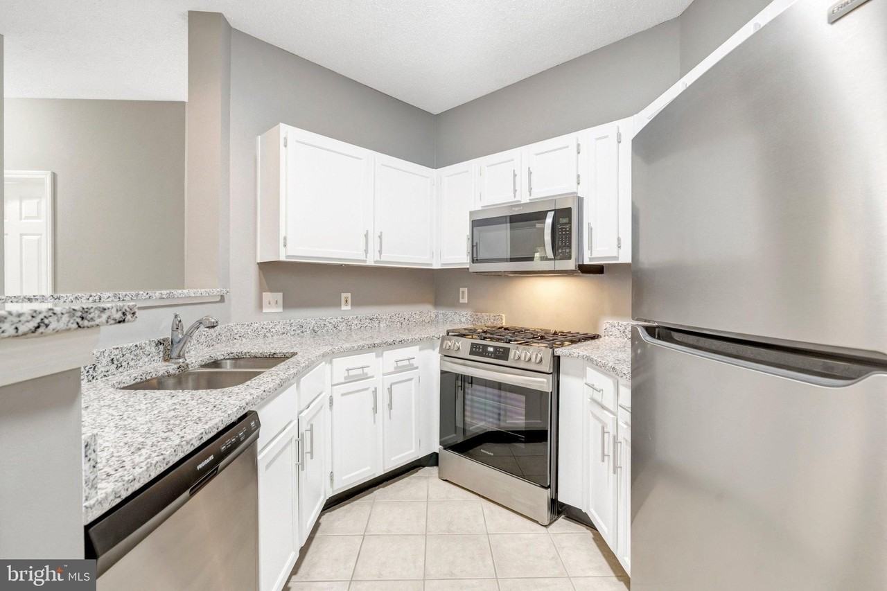 4413 Fair Stone Dr #306 - Photo 3 of 26