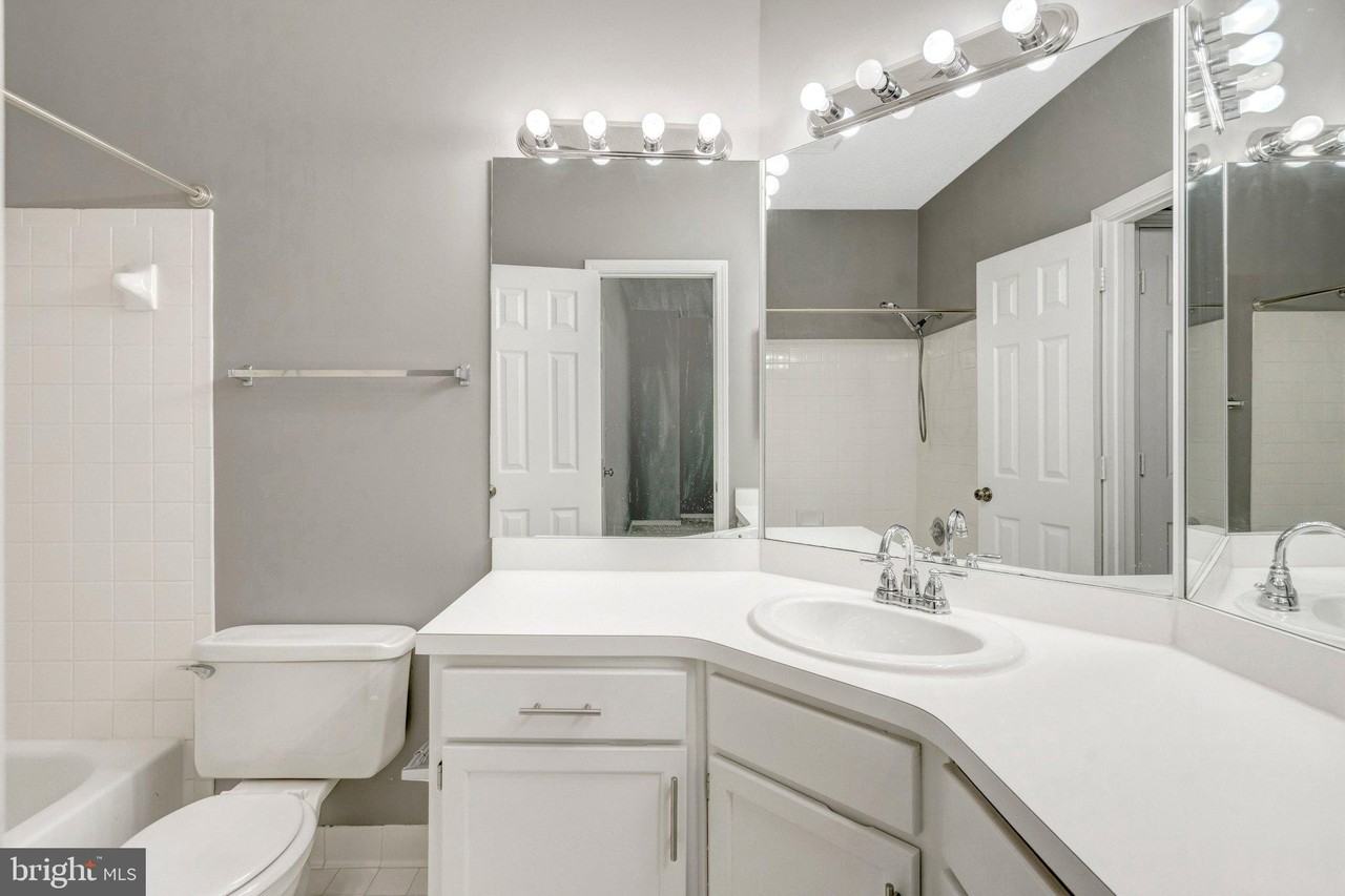 4413 Fair Stone Dr #306 - Photo 6 of 26