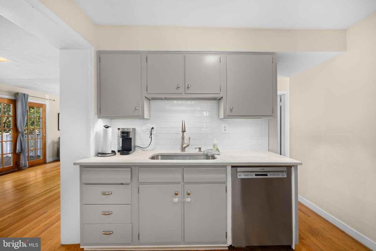 2929 Stuart Dr - Photo 7 of 27