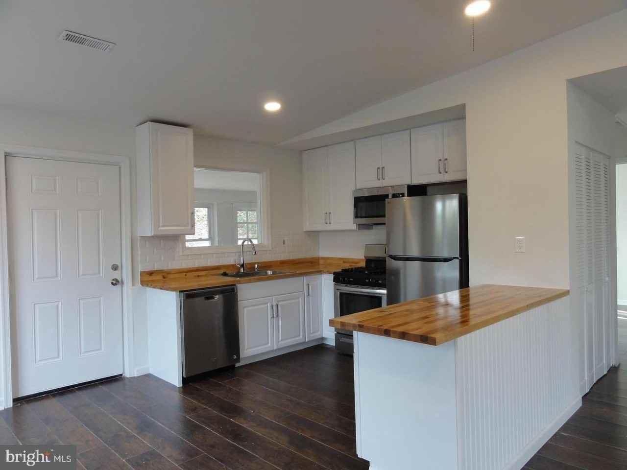 7029 Woodley Ln - Photo 4 of 27