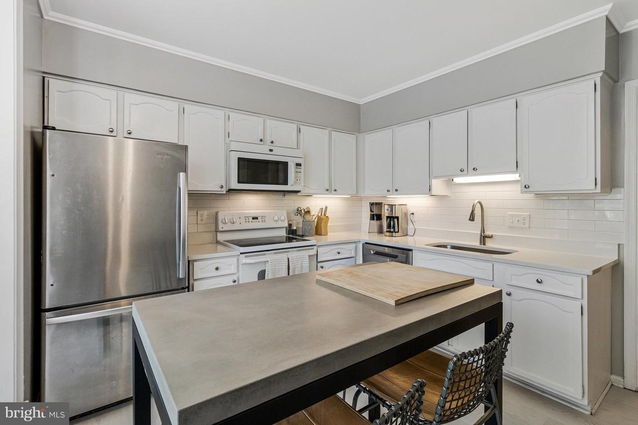 6806 Melrose Dr - Photo 4 of 50