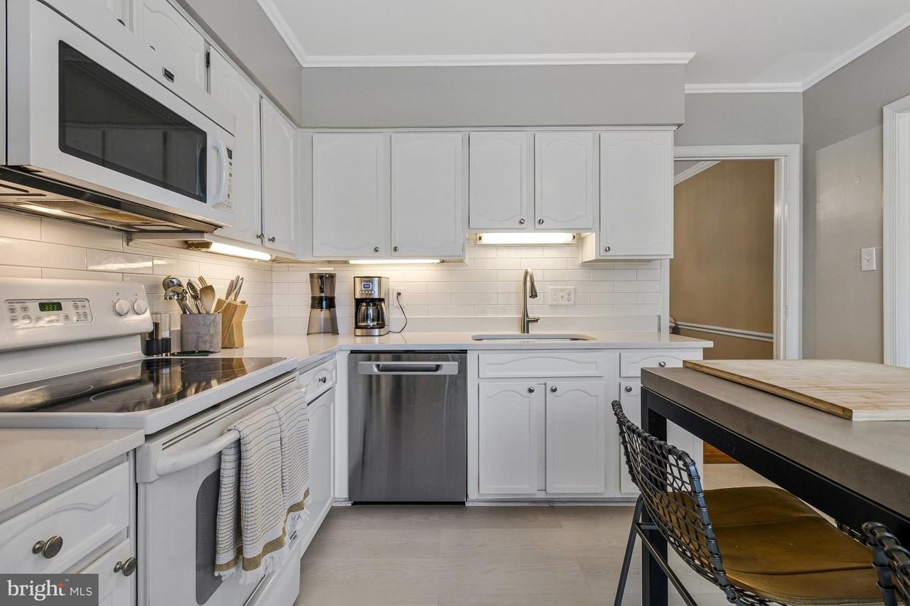 6806 Melrose Dr - Photo 5 of 50