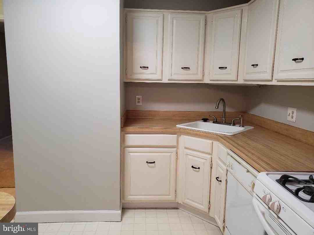 1434 Northgate Sq #1434-22B - Photo 7 of 16