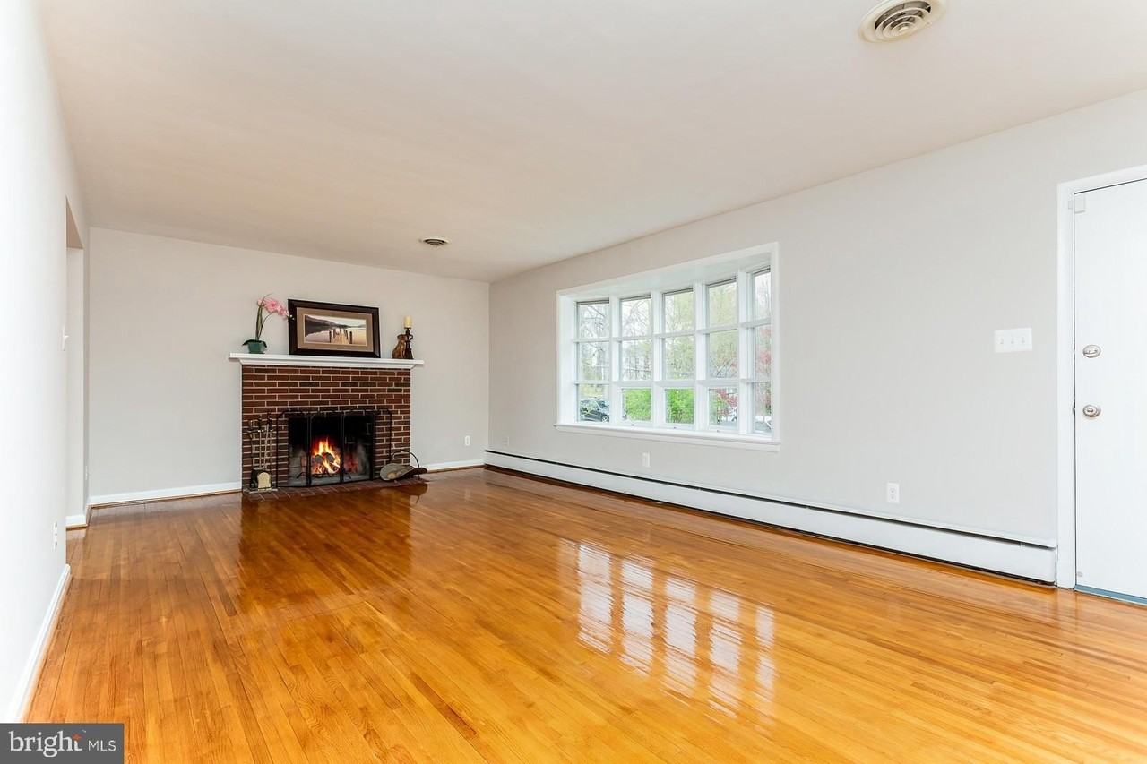 2271 Providence St - Photo 2 of 21