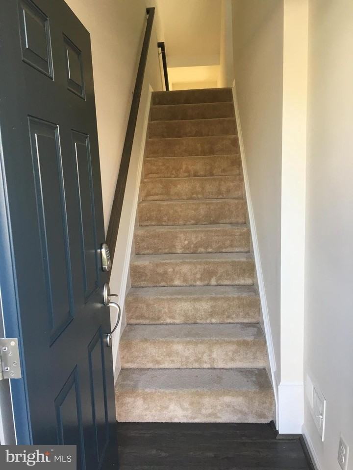 202 Apsley Ter - Photo 2 of 20