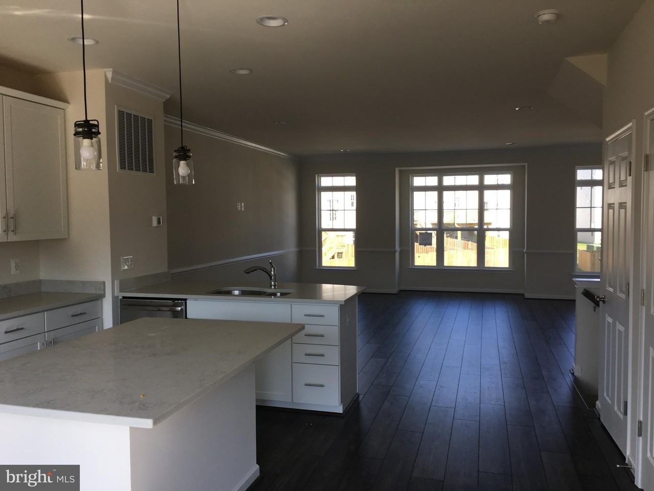 202 Apsley Ter - Photo 4 of 20