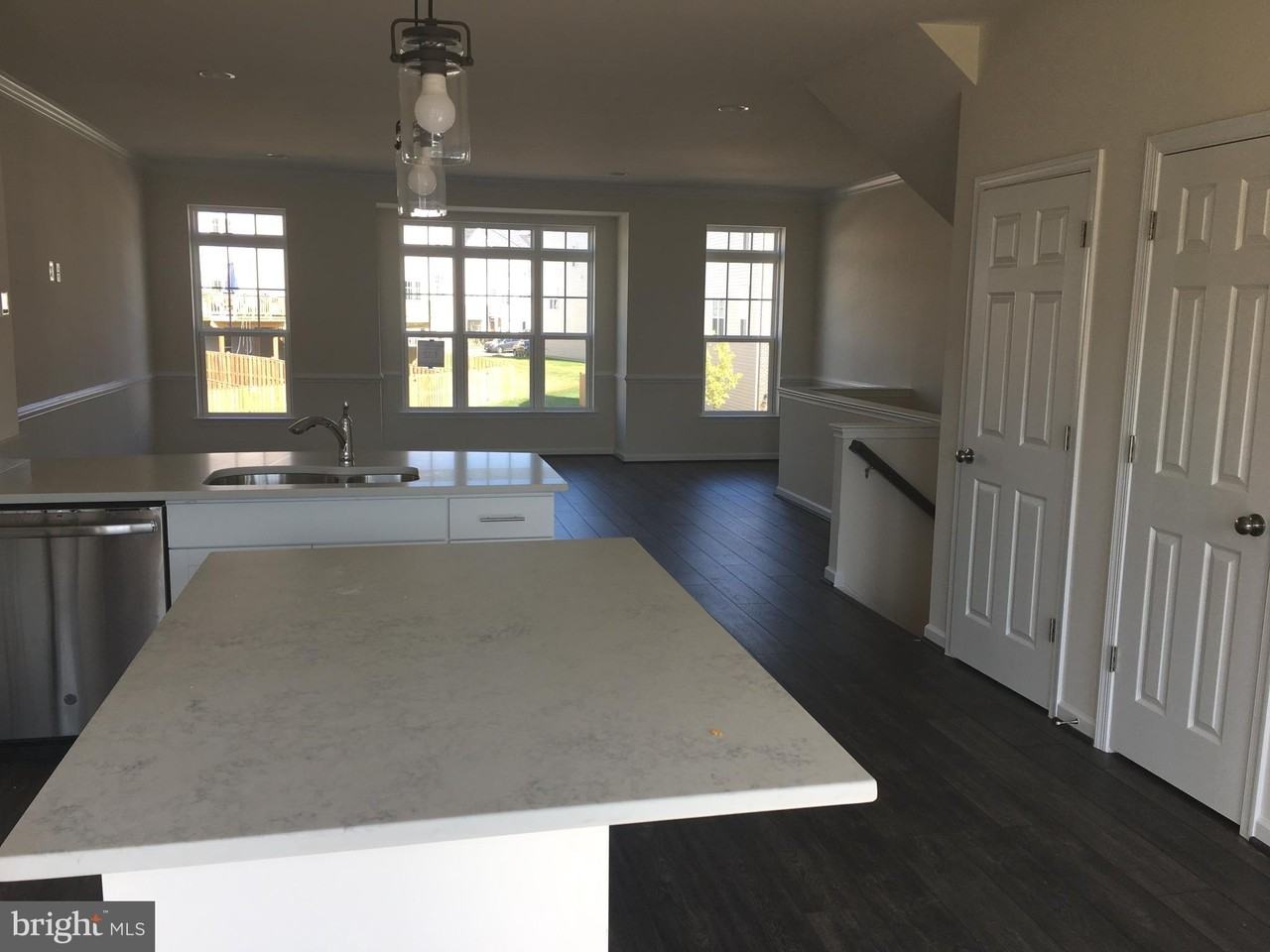 202 Apsley Ter - Photo 6 of 20