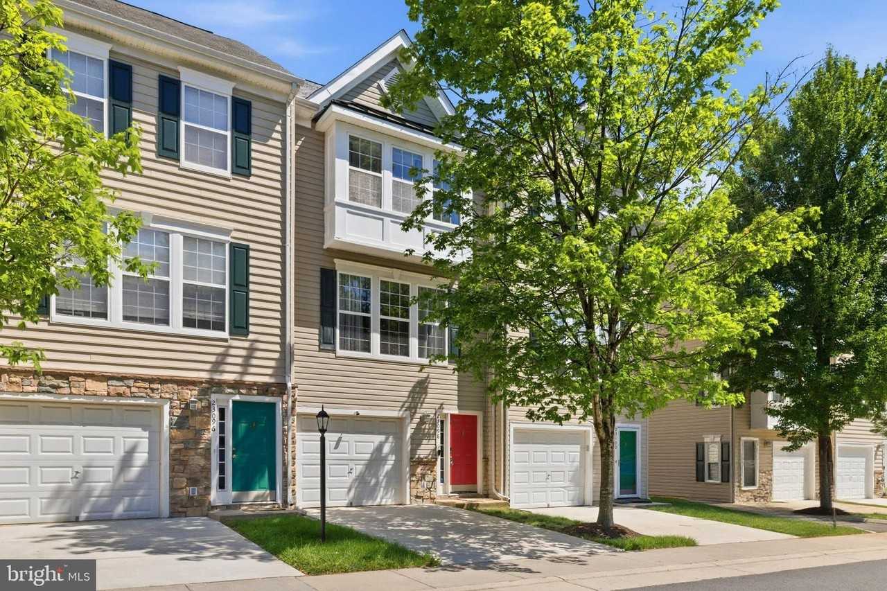 23098 Fontwell Sq - Photo 2 of 26