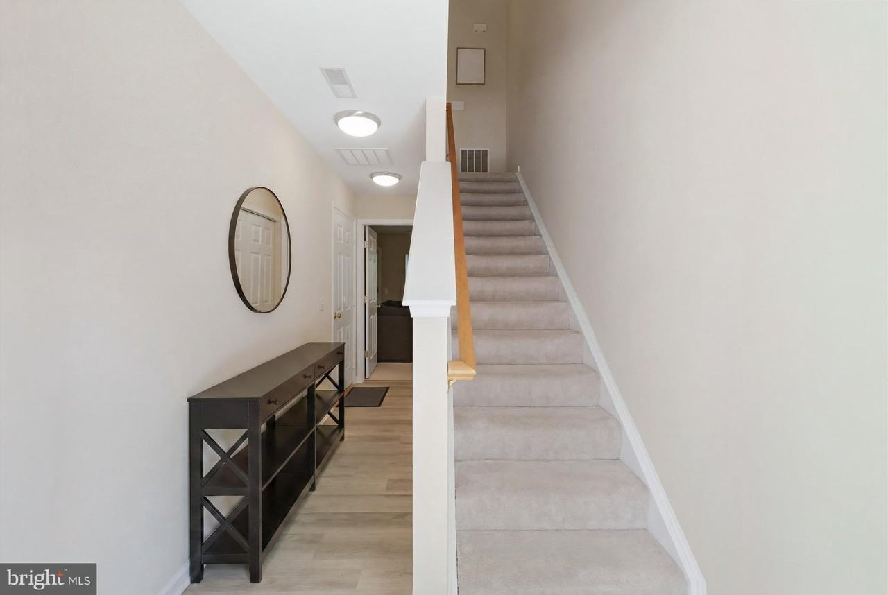 23098 Fontwell Sq - Photo 3 of 26