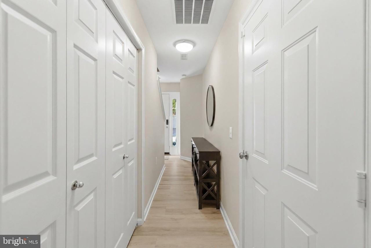 23098 Fontwell Sq - Photo 4 of 26