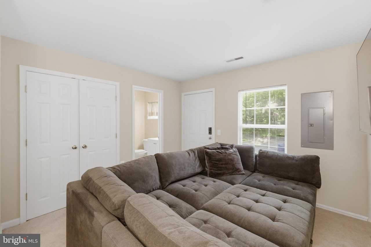 23098 Fontwell Sq - Photo 5 of 26