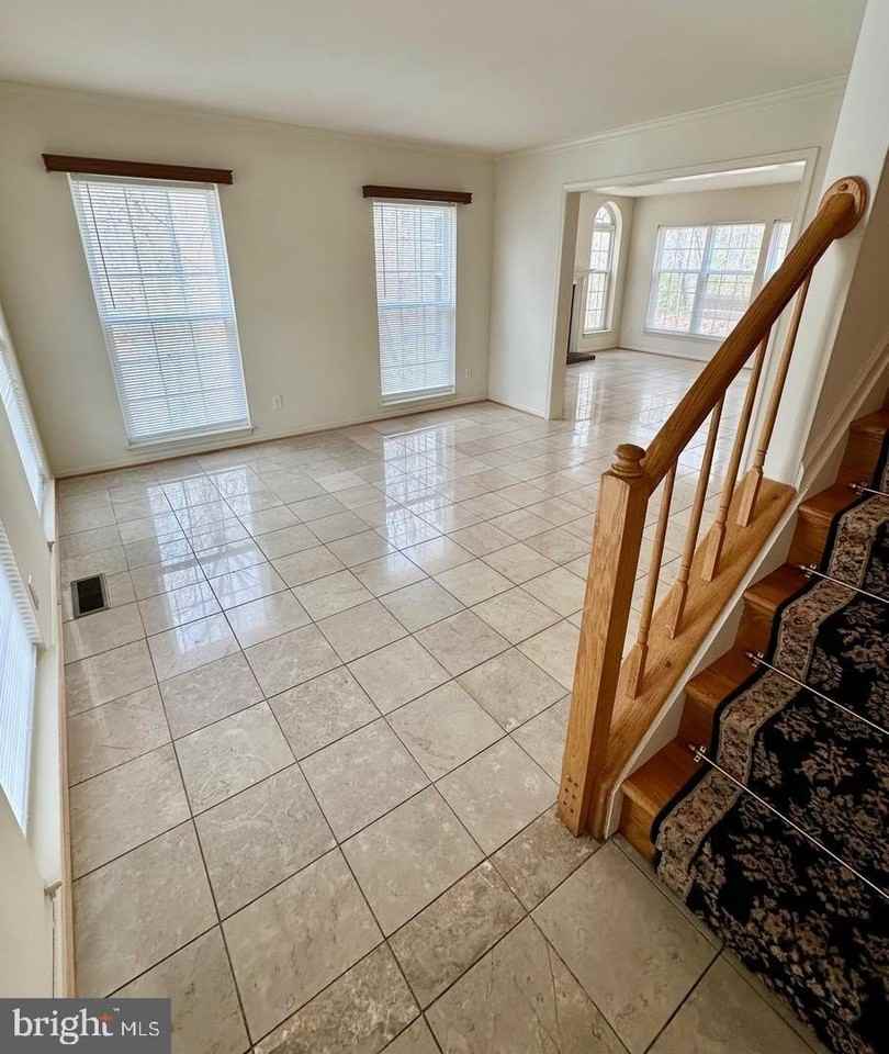3222 Titanic Dr - Photo 3 of 19